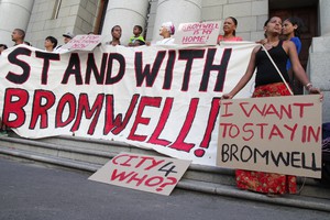 Photo of Bromwell Street residents outside the WC High Court