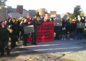 Photo of protesting Robertson Winery workers