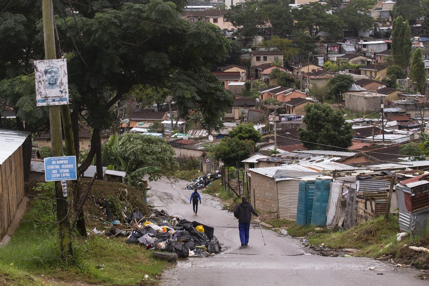 The informal settlements in Cato Manor are densely packed. Rubbish can go uncollected for ages. Many shack dwellers have to defecate in packets which the municipality irregularly collects. Photo: Rogan Ward