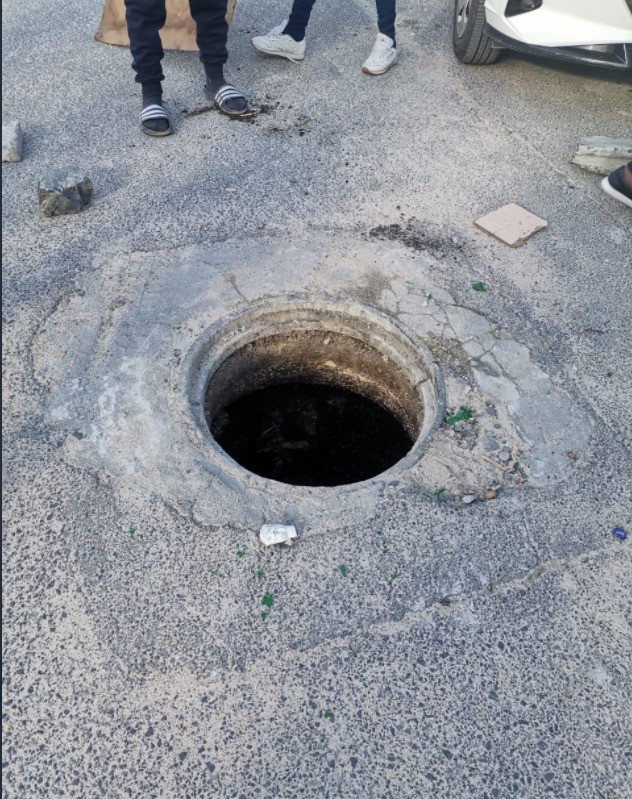Photo from Nkosikhona Swaartbooi’s Facebook page showing the manhole that Imthande fell into.