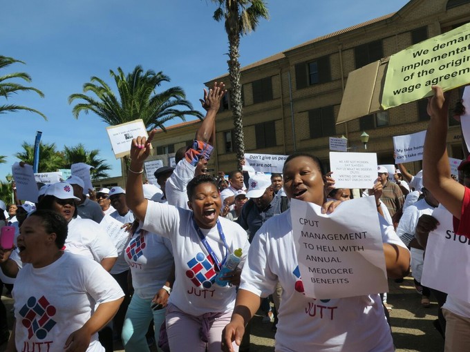 Photo of workers protesting at the Cape Peninsula University of Technology Belville campus