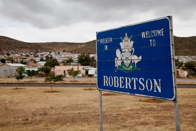 Photo of signpost to Robertson