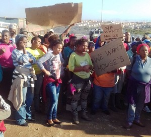 Photo of protest in Qunu informal settlement