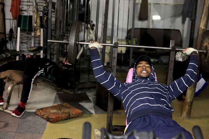 Photo of man benchpressing