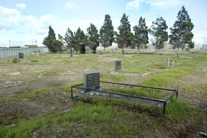Picture of Mfuleni graveyard.