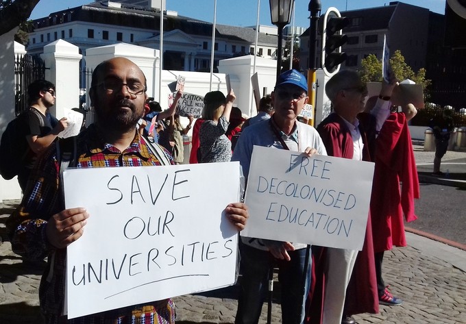 Photo of UCT staff protest