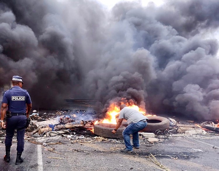 Photo of a protest with burning tyres