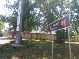 Photo of sign to hospital