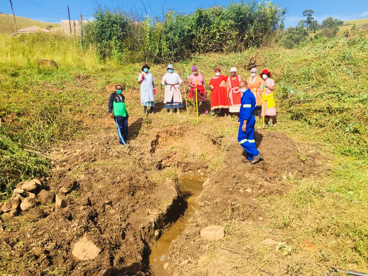 A group of mostly elderly women from KwaMnyandu near Pietermaritzburg have dug up an old spring to end their village’s water supply woes. Photo: Nompendulo Ngubane