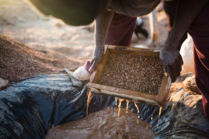 Photo of diamonds being sifted