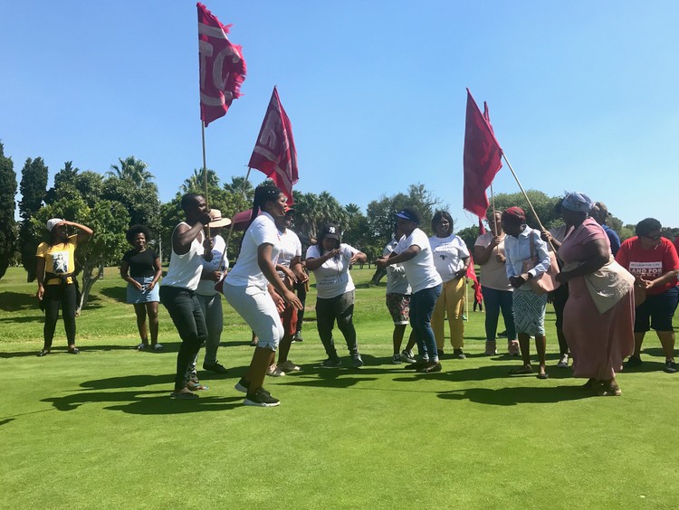 Photo of protesters on Rondebosch golf course - land redistribution protest