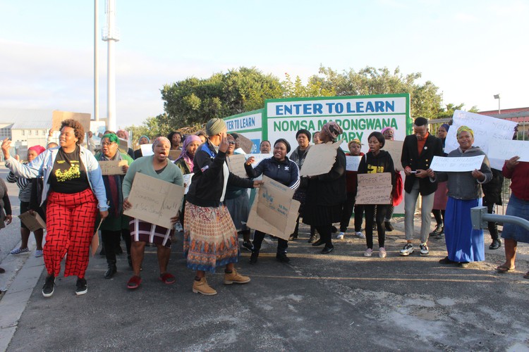 Photo of people protesting